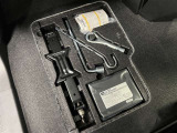 パンク修理キット搭載車!助手席フロアマットの下にあります!