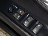 電動格納式ドアミラー・パワーウインドウを装備しています。