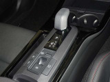 電動パーキングブレーキ・ブレーキホールドを装備してます。ホールド機能は信号待ちが多い一般道で疲労軽減になり、大好評です!