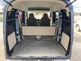 積み下ろしのしやすいデッキにはたっぷりと荷物を積み込んでいただけます。遊びから仕事まで、様々なシーンで頼れます♪