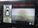 パノラミックビューモニター付きです。車両を上から見たような映像をディスプレイオーディオ画面に表示。運転席からの目視だけでは見にくい、車両周辺の状況をリアルタイムでしっかり確認できます。