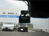 ドライブレコーダー付き車の走行状況を記録することが出来ます。もしも事故に巻き込まれた時、具体的な事故状況を第三者に伝えられる可能性が有り、大変便利です。