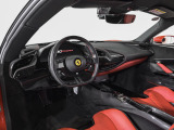 4.0L V8ツインターボエンジンは単体で780cvを発生し、さらにフロントに2基、リアに1基の計3基の電気モーターを組み合わせることで、システム総合出力は1000cvに到達します。