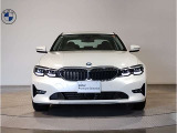 BMW代表的な特徴のキドニーグリル。BMWのすべてのモデルに採用され、BMWらしさを強調しております。