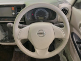 インテリアに合わせたデザインのステアリングは、運転される方のことも考え、運転しやすい形状、大きさです。是非一度、実際に触ってお確かめください。