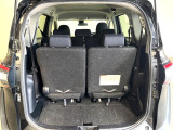 普段のお買い物や通勤、送迎等に十分な荷室スペースを確保しております。セカンドシートを倒すと、大きな荷物の積載も可能です♪