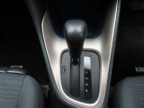 フロアシフトのCVTオートマチック車です。