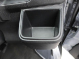 カップホルダーは運転席や助手席からちょうど手の届く位置です!!