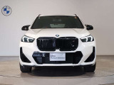 ☆BMWの代名詞とも言える【キドニーグリル】一目見ただけでBMW車であると認識できる確固たるアイコンとして存在感を放ちます☆