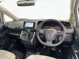 運転席まわりです。 各操作スイッチは使いやすい位置に配置されてます。