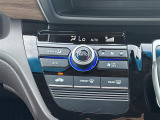 【 オートエアコン 】車内温度を感知して自動で温度調整をしてくれるのでいつでも快適な車内空間を創り上げます!//