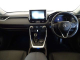 【メーター廻り】シンプルで飽きないデザイン、運転中も視界の邪魔にならない構造になっているので運転に支障もありません♪
