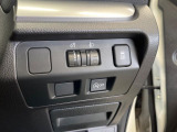 【アイドリングストップ】赤信号や渋滞で停車した際にエンジンを停止し、無駄な燃料の消費を抑えます。燃費向上や環境保護につなげる機能♪エンジンはブレーキを離せば再始動します。