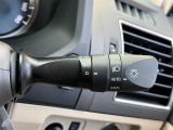 【オートライト(AUTO)】外の明るさをシステムが感知して、自動でヘッドライトが点灯します。ヘッドライトをつけ忘れを防ぐ便利機能です。