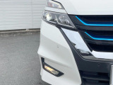 【LEDヘッドライト】悪天候や夜間走行時も良好な視界を確保し安心して運転できる高輝度LEDヘッドライトを装備!点灯速度が早く、消費電力も抑えられています。