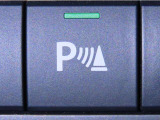 リヤパーキングセンサーを装備しております。内容は現車にてご確認ください。