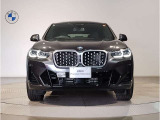 【キドニーグリル】BMWは約90年もの間、ほぼ全ての車両にひと目でBMWだと分かるこの特徴的なフロントグリルが備えられ、デザイン・アイコンとして親しまれてきました。
