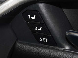 運転席のパワーシートは2名様分までメモリー機能付きです。