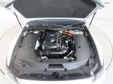 車にとって、とても大切な部分のエンジンルーム。綺麗に清掃済みで安心です。