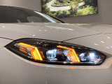 BMWの伝統の丸目4灯ヘッドライトでございます。LEDライトで視認性もよく明るく安全性の向上につながります。