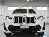 BMW車のアイコンであるキドニーグリルを左右一体構造とした