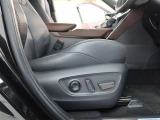 パワーシート搭載。微妙な調整が手軽にでき、ピッタリなポジションで運転することが可能です。