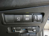 オートマチックハイビーム装備です。先行車や対向車のライトを認識し、ハイビームとロービームを自動で切り替える機能です。夜道の視界を確保します。詳細は販売店スタッフまでおたずねください。