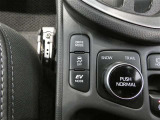 トラクションコントロールとは、すべりやすい路面での発進時や加速時にタイヤの空転を抑え、駆動力確保に貢献する機能です。詳細は販売店スタッフまでおたずねください。