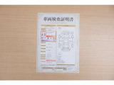 【車輌検査証明書】店頭にてクルマの状態が一目で分かる検査証明書を公開中。トヨタ認定検査員が厳しく査定し、状態を点数と図解で表示しています。修復歴はもちろん、傷やヘコミの箇所や程度がご確認いただけます。
