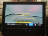 バックカメラ搭載です!車庫入れが苦手な人はもちろん、車両感覚に自信がある人にもお勧めです!見えない箇所が見えるようになるので、低い障害物や隠れてしまっている子供の存在等にも気付く事が出来ます。