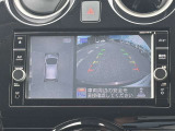 【アラウンドビューモニター】駐車時にまるで空から自分の車を見ているかのような映像を映し出して、安全に確認できる機能です!接触の危険が迫れば、表示や警告音で知らせてくれます!難しい駐車も楽々です!
