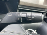 【オートライト(AUTO)】外の明るさをシステムが感知して、自動でヘッドライトが点灯します。ヘッドライトをつけ忘れを防ぐ便利機能です。
