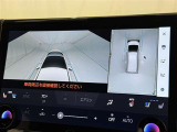 パノラミックビューモニターを装備。駐車場や交差点でクルマを真上から見るように周囲を確認できます。機能の詳細は販売店スタッフまでおたずねください。