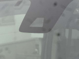【エマージェンシーブレーキ】走行中に前方の車両等を認識し、衝突の危険があるときは警報とブレーキで衝突回避と被害軽減をアシスト。より安全にドライブをお楽しみいただけます。