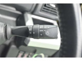 周囲の明るさに連動して、ヘッドライトが点灯・消灯します。ヘッドライトの点け忘れは大きな事故につながりかねません。