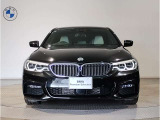 【キドニーグリル】BMWは約90年もの間、ほぼ全ての車両にひと目でBMWだと分かるこの特徴的なフロントグリルが備えられ、デザイン・アイコンとして親しまれてきました。