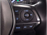 ステアリングスイッチではクルーズコントロール操作が可能です。運転中のご利用は十分にご注意ください。