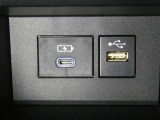 【充電用USB端子】デバイスの充電に便利です。※実際の接続端子は写真で確認or店舗までご気軽にお問合せください♪