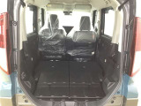 シートアレンジが多彩で、荷物の大小に応じてスペースを変えられる便利なお車です!
