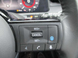 話題の運転支援装置プロパイロットが搭載されてます。アクセル、ブレーキ、ハンドルの操作をクルマがアシストしてくれます。