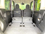 積み下ろしのしやすいデッキにはたっぷりと荷物を積み込んでいただけます。遊びから仕事まで、様々なシーンで頼れます♪