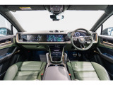 運転席からの眺めです。視界の良さが特徴です。