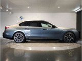 ☆BMWの前後重量配分50:50はエンジン自体をフロントタイヤよりも後ろにずらし、通常はエンジンルーム内に搭載される重量物であるバッテリーをトランクに移動させるなどして実現されています☆