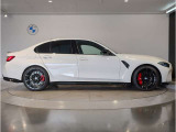 ☆BMWの前後重量配分50:50はエンジン自体をフロントタイヤよりも後ろにずらし、通常はエンジンルーム内に搭載される重量物であるバッテリーをトランクに移動させるなどして実現されています☆