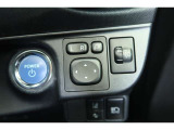【電動格納ドアミラー】運転席からボタンでドアミラーの角度調整や格納が可能です。