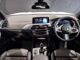 ☆センターパネルを運転席側に僅かに傾けたBMW独特のインパネ☆【駆け抜ける歓び】はここからもスタートしております☆
