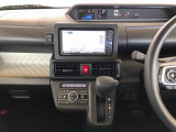 温度を設定すれば、自動で車内の温度管理をしてくれる優れものです♪ATミッションで運転楽々
