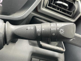 【オートライト(AUTO)】外の明るさをシステムが感知して、自動でヘッドライトが点灯します。ヘッドライトをつけ忘れを防ぐ便利機能です。