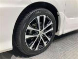 『トヨタ純正アルミホイール装着車になります!』スタイリッシュでとてもかっこいいですね♪