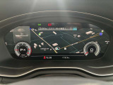 スピードメーターなどの運転に必要な計器とともに、オーディオ・電話の操作画面や地図などを表示。レイアウトはステアリングスイッチで切り替えでき運転に集中しながら必要な情報を瞬時に得ることが可能。
